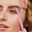 Präzise Gesichtshaarentfernung und Augenbrauenpflege mit Beauty-Tool für Frauen - Link zu Wilkinson Frauen Gesicht